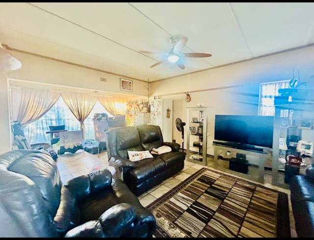 3 BEDROOM HOUSE FOR SALE IN VANDERBIJLPARK CE 3